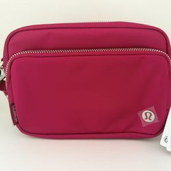NWT Lululemon Crossbody 2L Bag
