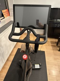 2018 Peloton Bike 2nd Gen Very Good Condition 51-200 Rides - Los Angeles, CA