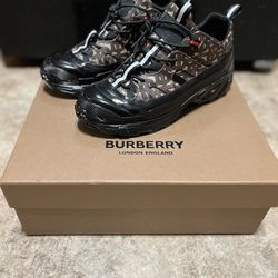 BURBERRY ARTHUR MONOGRAM PRINT
