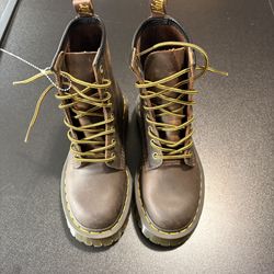 Dr. Martens 1460 8-Eye Aztec Crazy Horse Boot Brown leather size 5 fits like 5.5/6