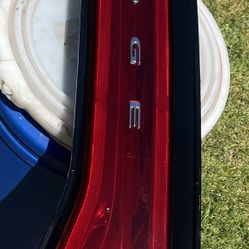 2011-2014 DODGE CHARGER REAR CENTER TRUNK TAIL LIGHT LAMP OEM USED