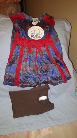 trajecito baby nina de 18 meces de six flags.y camicetita de size 4 nuevos los dos por 2 dolares
