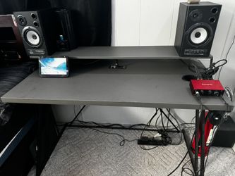 Gaming desk