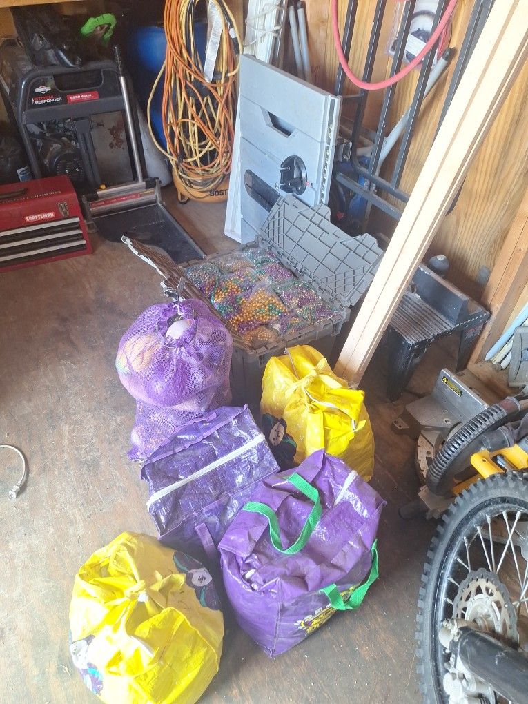 Mardi graws  throws 