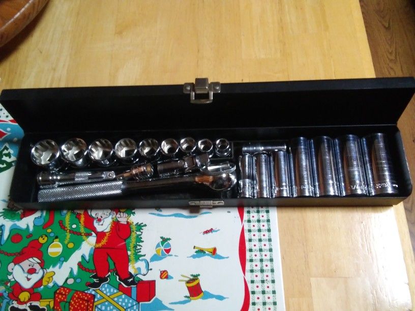 Pittsburgh 3/8 Drive Socket Set With Metal Case