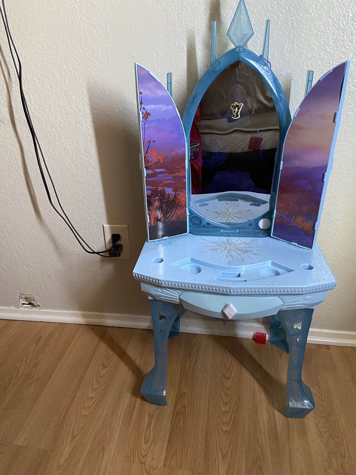 Toddler vanity frozen table