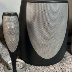 Harman Kardon Model HK695-01 Desktop Speaker Set With Subwoofer