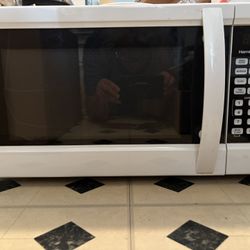 Hamilton Beach 1000 Watt Microwave