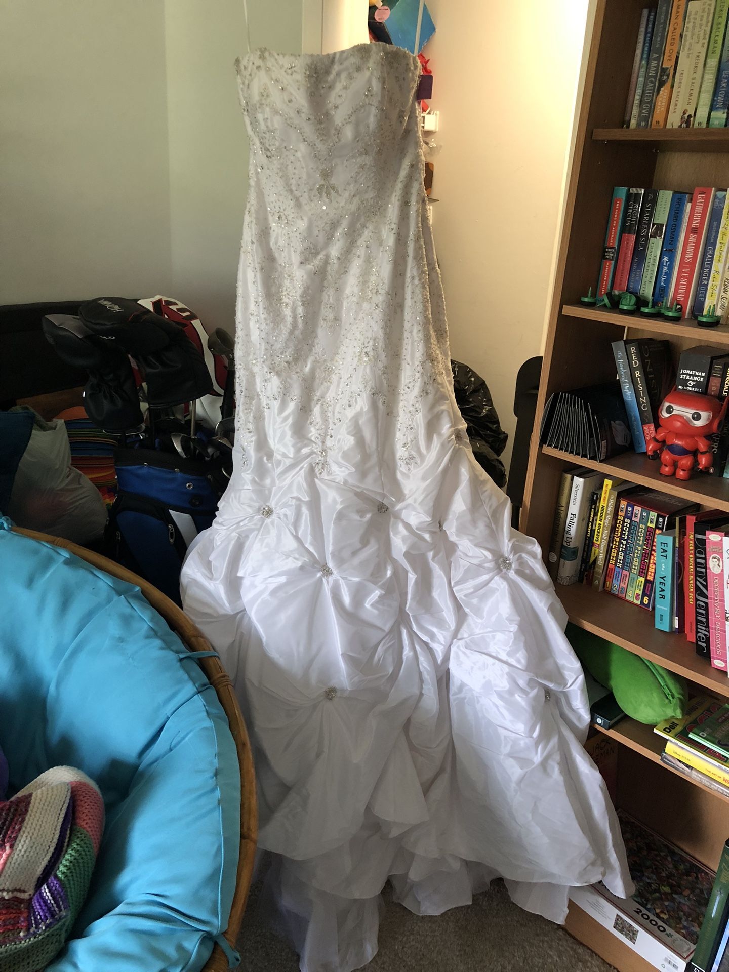 Size 12 Wedding Dress with Train, Embellishment, & Zipper