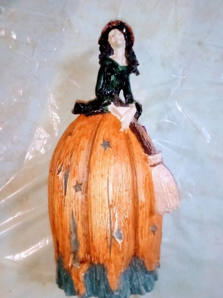Halloween Witch Resin Statue w/ broom 10 3/4" Tall