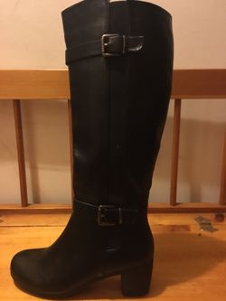 Beautiful size 6 1/2 women's boots Kohl's
