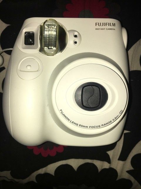 FujiFilm: Instant Camera. FujiNon Lens 60mm Focus Range 0.6m~ Instax mini 7s _ Made In China. BATTERIES ARE INCLUDED!!