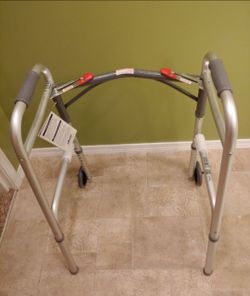 Walker& Crutches
