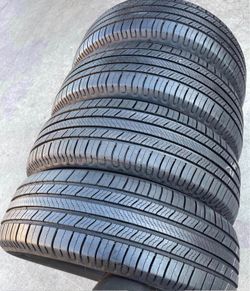 225/60/17 Michelin Selling a set of 4 tires in excellent condition 🫡