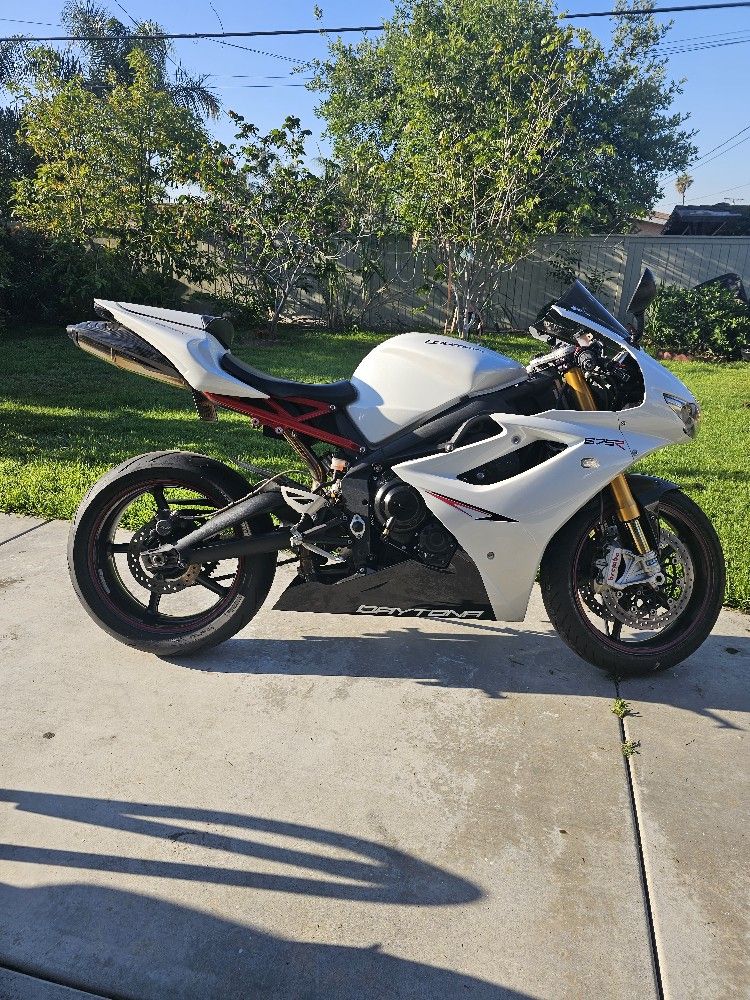 Daytona 675r