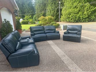 Free Sofa, Couch & Love seat.  City of Snohomish