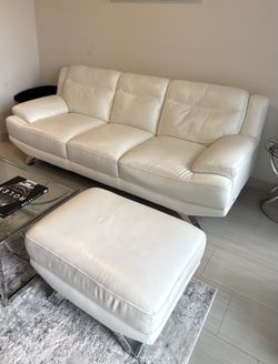 Sofía Vergara White Leather Sofá + Ottoman Rooms To Go Couch FREE DELIVERY