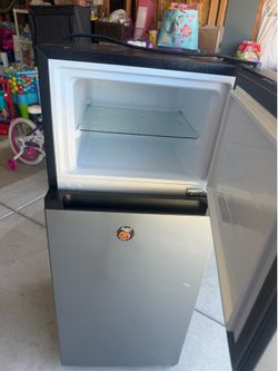 Small fridge perfect condition