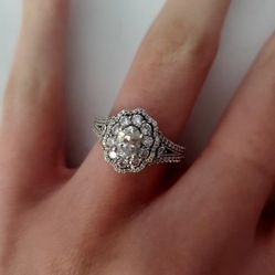 LIKE NEW Diamond Ring - MUST GO