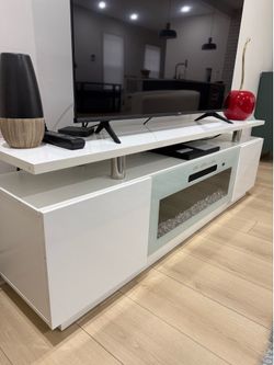 Modern White TV Stand with Electric Fireplace – Excellent Condition