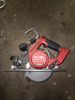 MILWAUKEE SKILL SAW