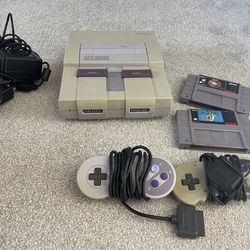 Super Nintendo - 2 Games - 2 Controllers - Original 