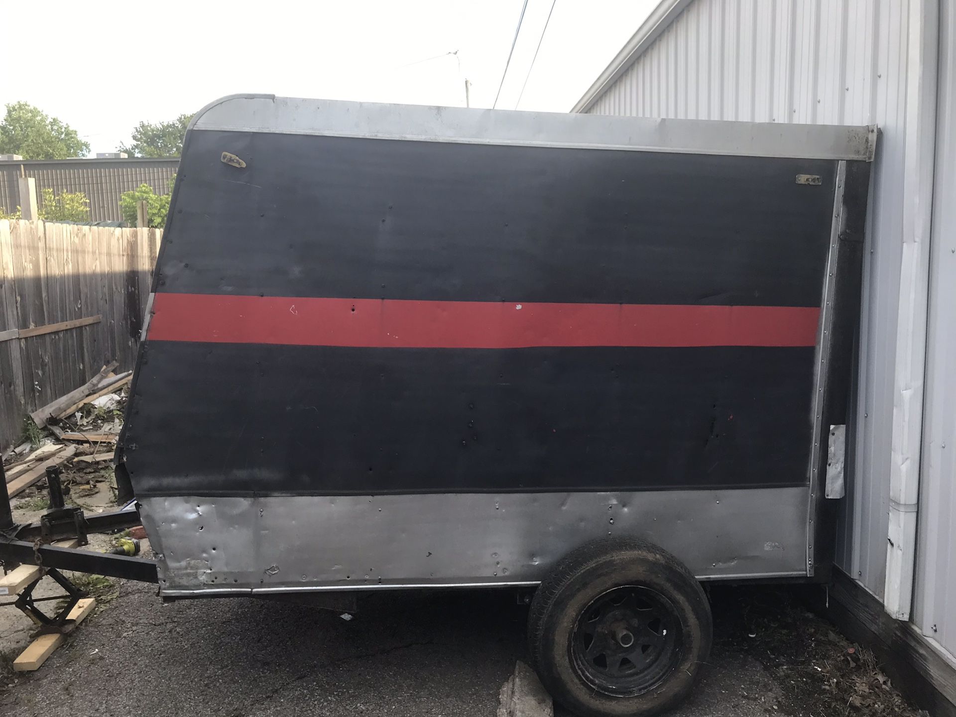 Enclosed trailer