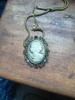 Woman's necklace