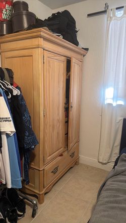 Cómoda trabajada a mano