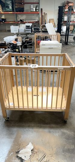 Wooden Crib With Wheels 