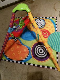 Baby floor gym