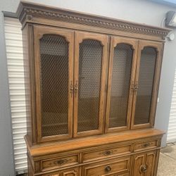 “Thomasville Furniture” Dining Room China Buffet / Hutch (2 Pieces) : Glass Shelves & Lights