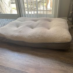 🐶 Large Dog Bed – Like New! 💤