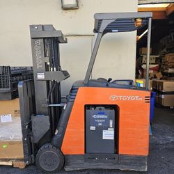 Toyota Electric Forklift Stand Up Rider Truck, 7BNCU15.