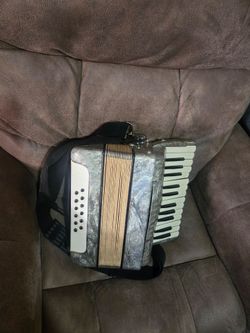 RIVOLI ACCORDION MADE IN ITALY $180 OBO