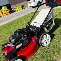 GAS LANW MOWE WITH HONDA ENGINE  TORO GAS 22"IN RECYCLER SELF PROPELLED LANW MOWER WITH HONDA ENGINE