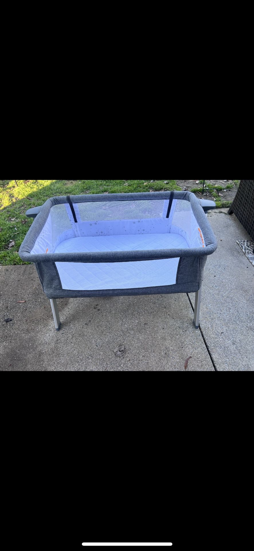 Barely Ever Used Baby Bassinet Easy For Bedside Use