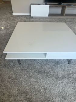 Coffee and console table