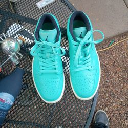 Air Jordan Hyper Turquoise Size 9