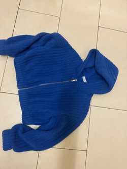 Free sweater size M
