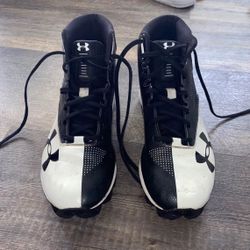 Under Armour football cleats Mens’s SIZE 10