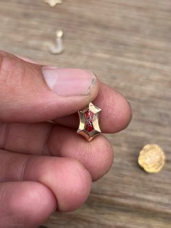 Vintage 10k gold pin