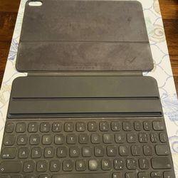 iPad Pro 3rd Generation Smart Keyboard Folio 11” Gently Used