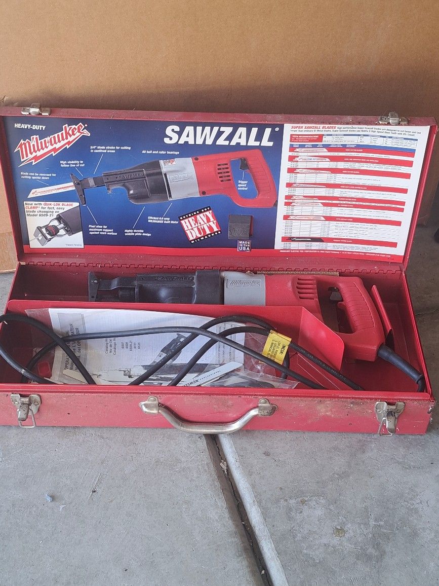 REDUCED !! Sawzall AND Case
