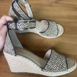 Leera wedge sandal hot sale vince camuto