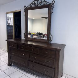 Cal Kimg Bedroom Set