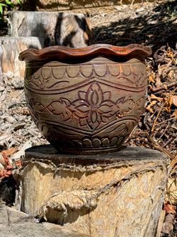 Pot with intricate designs (10x12 inches)