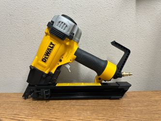 DEWALT DWMC150 35-Degree Pneumatic Metal Connector Nailer