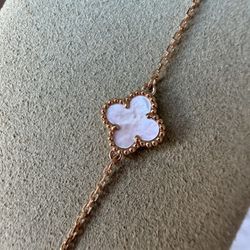 Sweet Alhambra pendant 18K yellow gold, Mother-of-pearl  