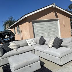 TOMASVILLE MODULAR SECTIONAL COUCH